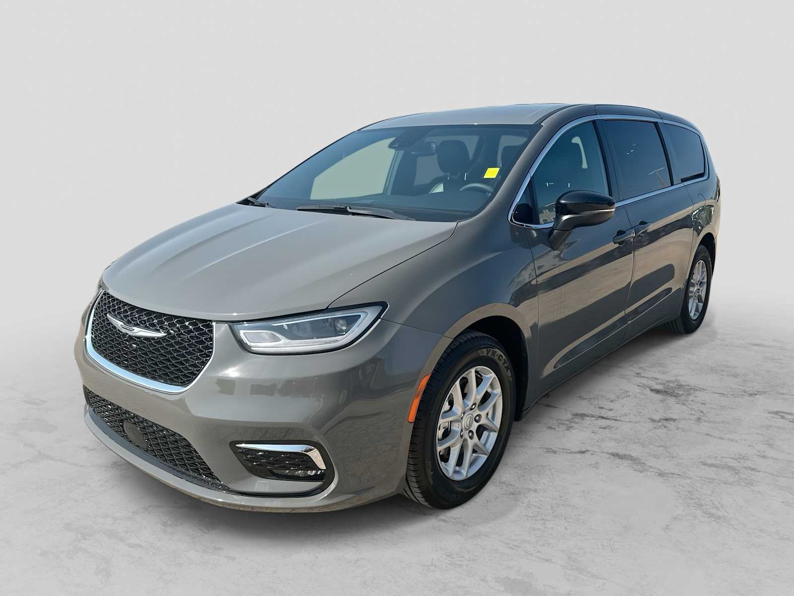 Ceramic Gray Clearcoat 2025 Chrysler Pacifica Minivan Front-Wheel Drive 9-Speed Automatic