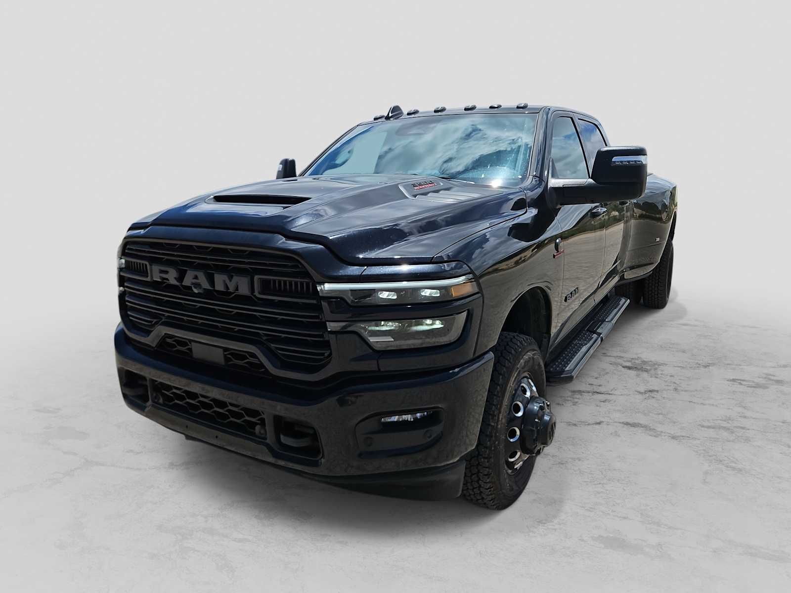 Diamond Black Crystal Pearlcoat 2026 RAM 3500 Laramie Crew Cab LB DRW 4WD Pickup Truck Four-Wheel Drive 8-Speed Automatic