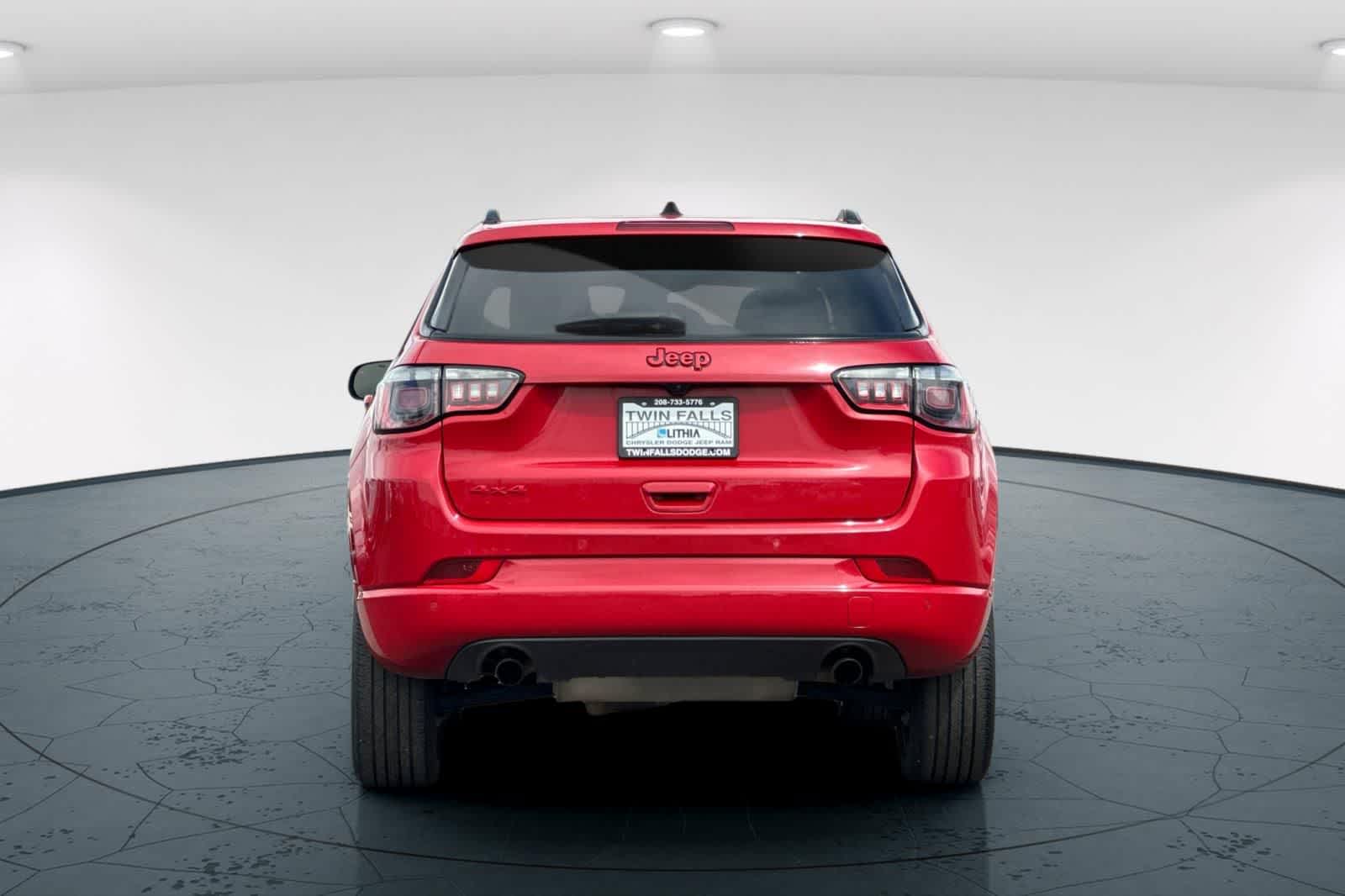 View vehicle photo 7