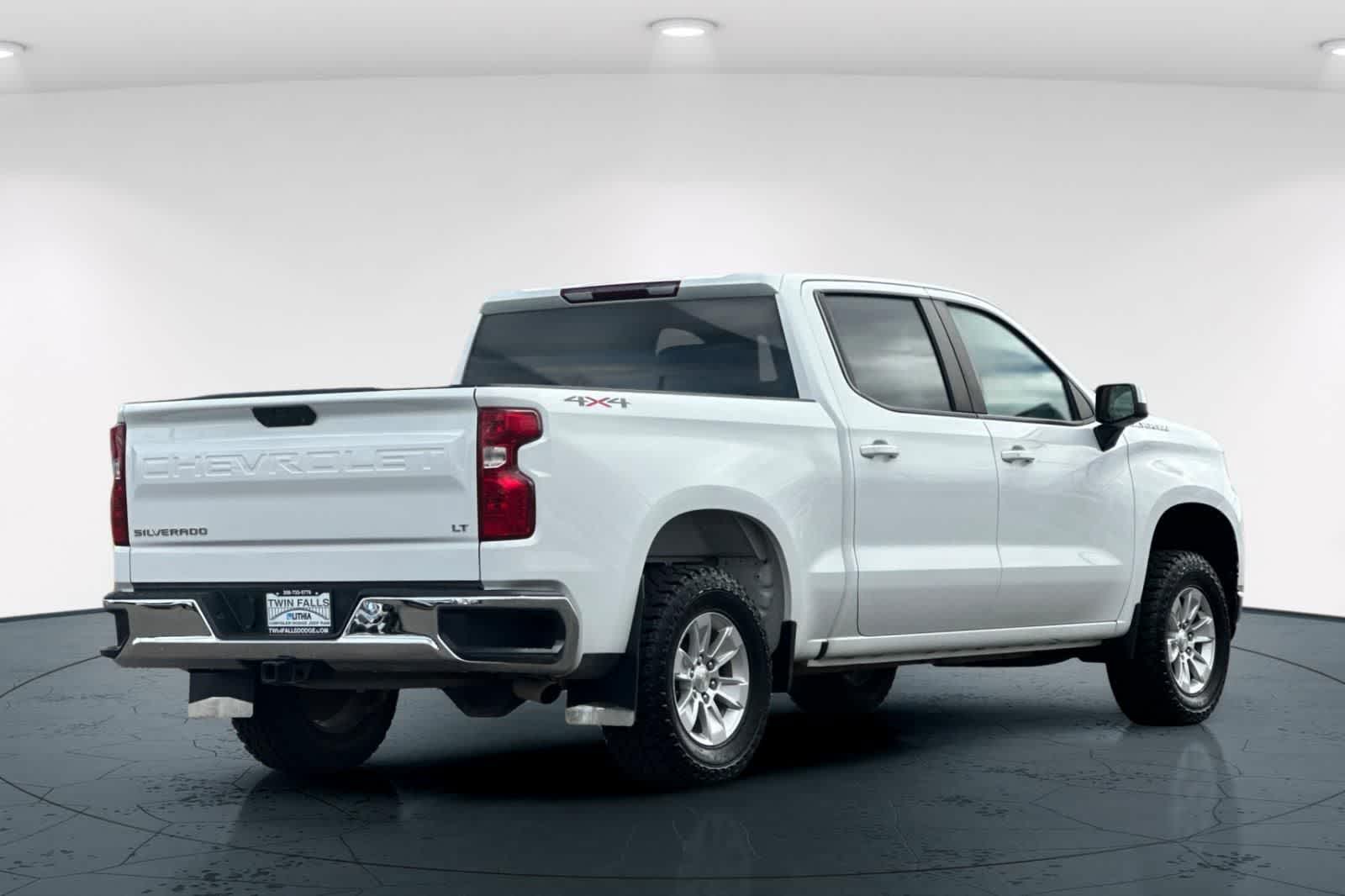 View vehicle photo 2