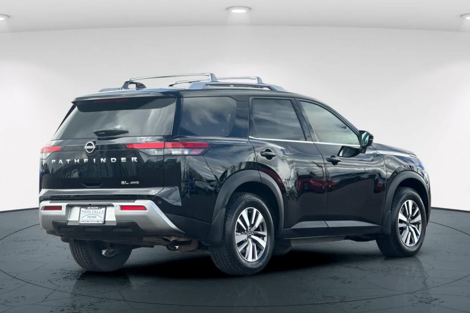 View vehicle photo 2