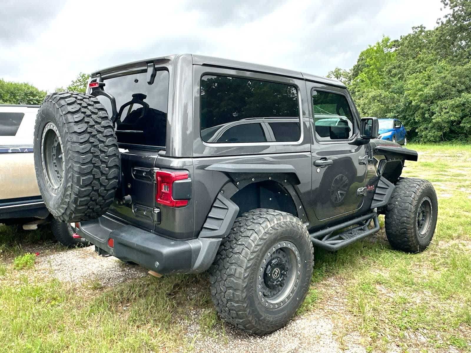 View vehicle photo 3