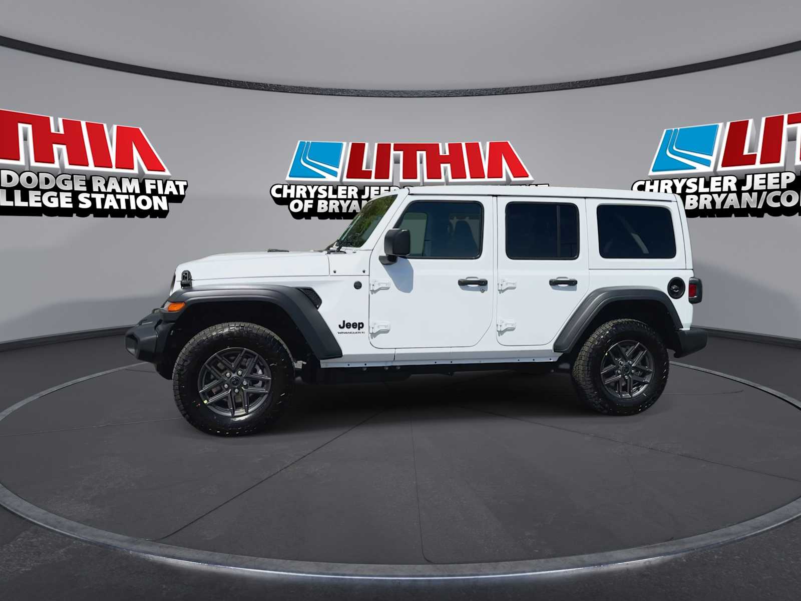 View vehicle photo 4