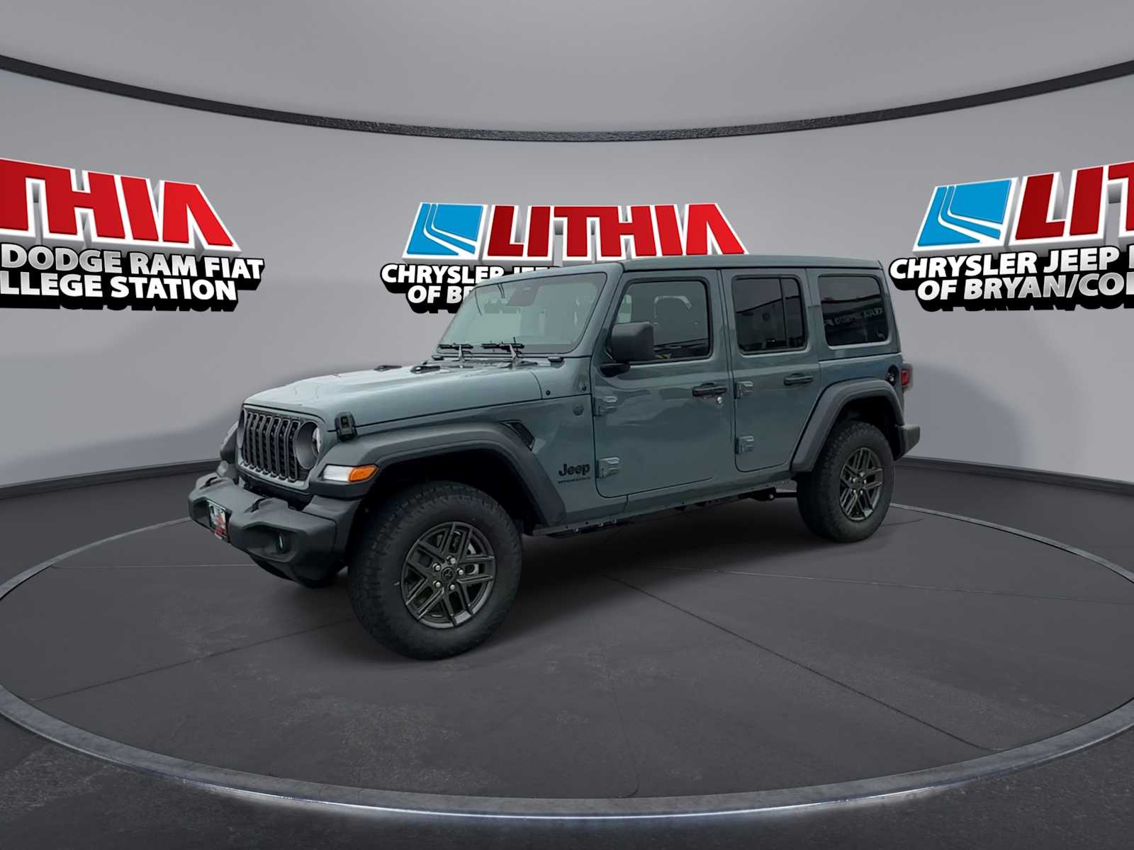 View vehicle photo 4