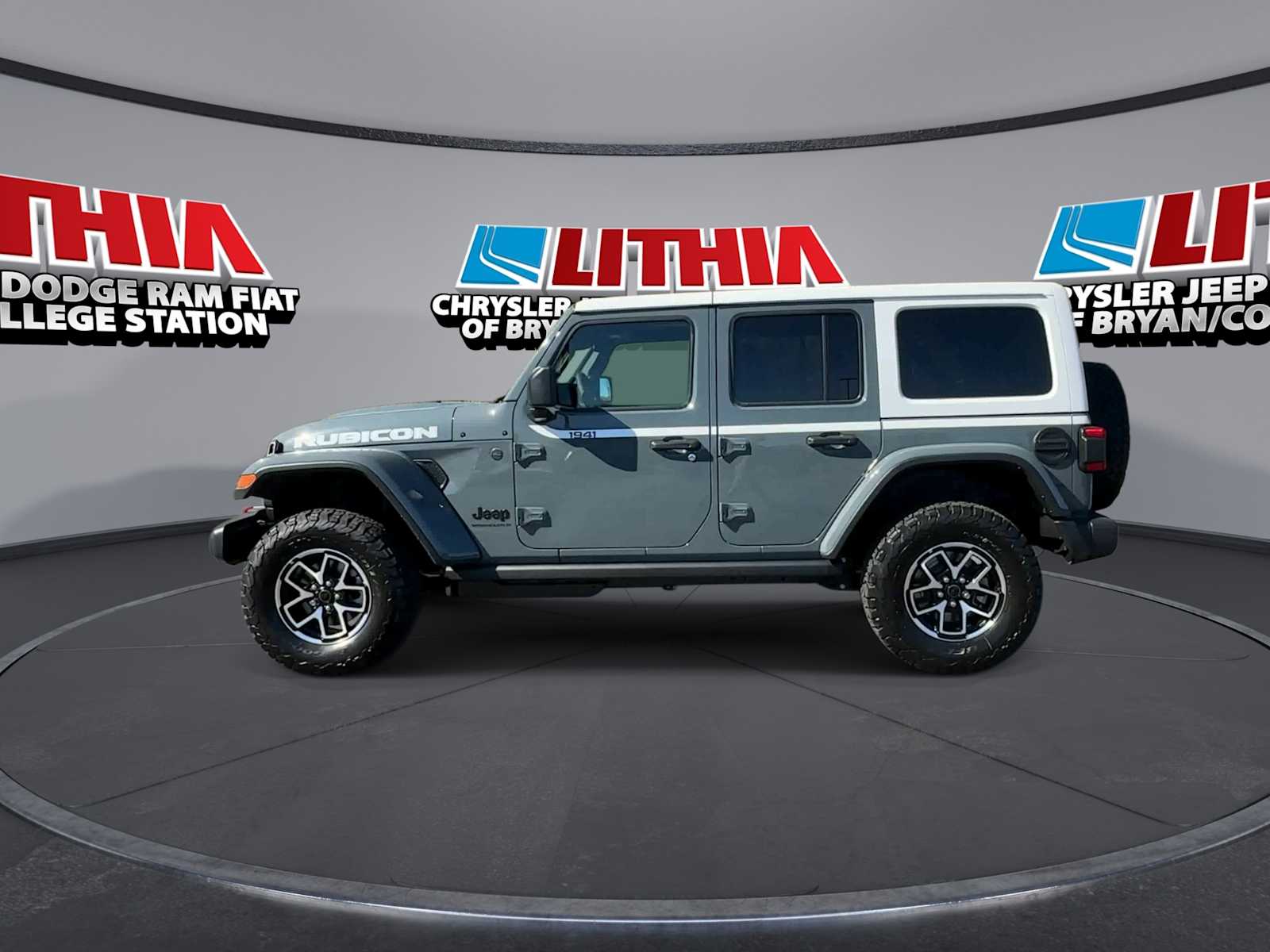 View vehicle photo 5