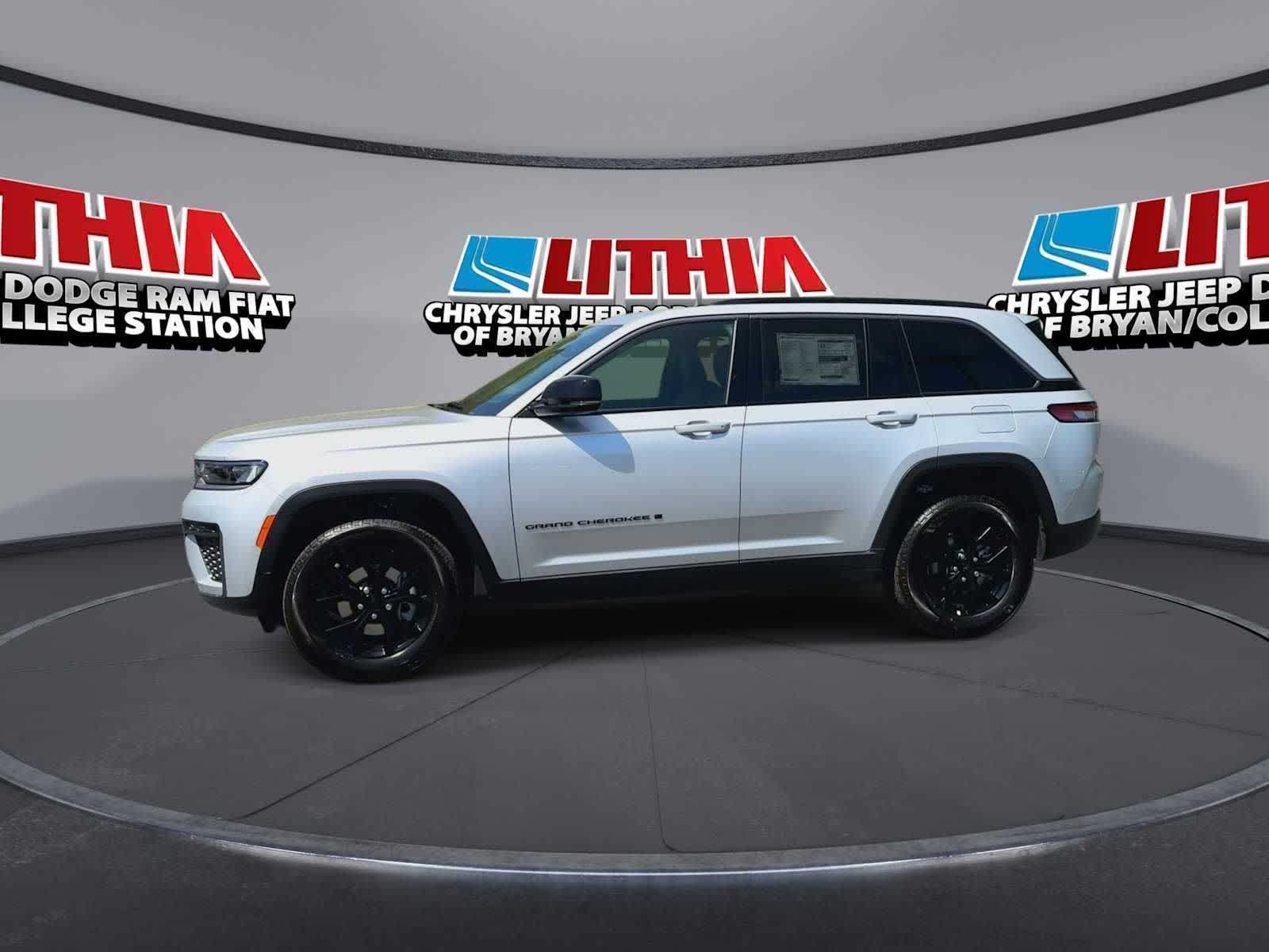 View vehicle photo 4