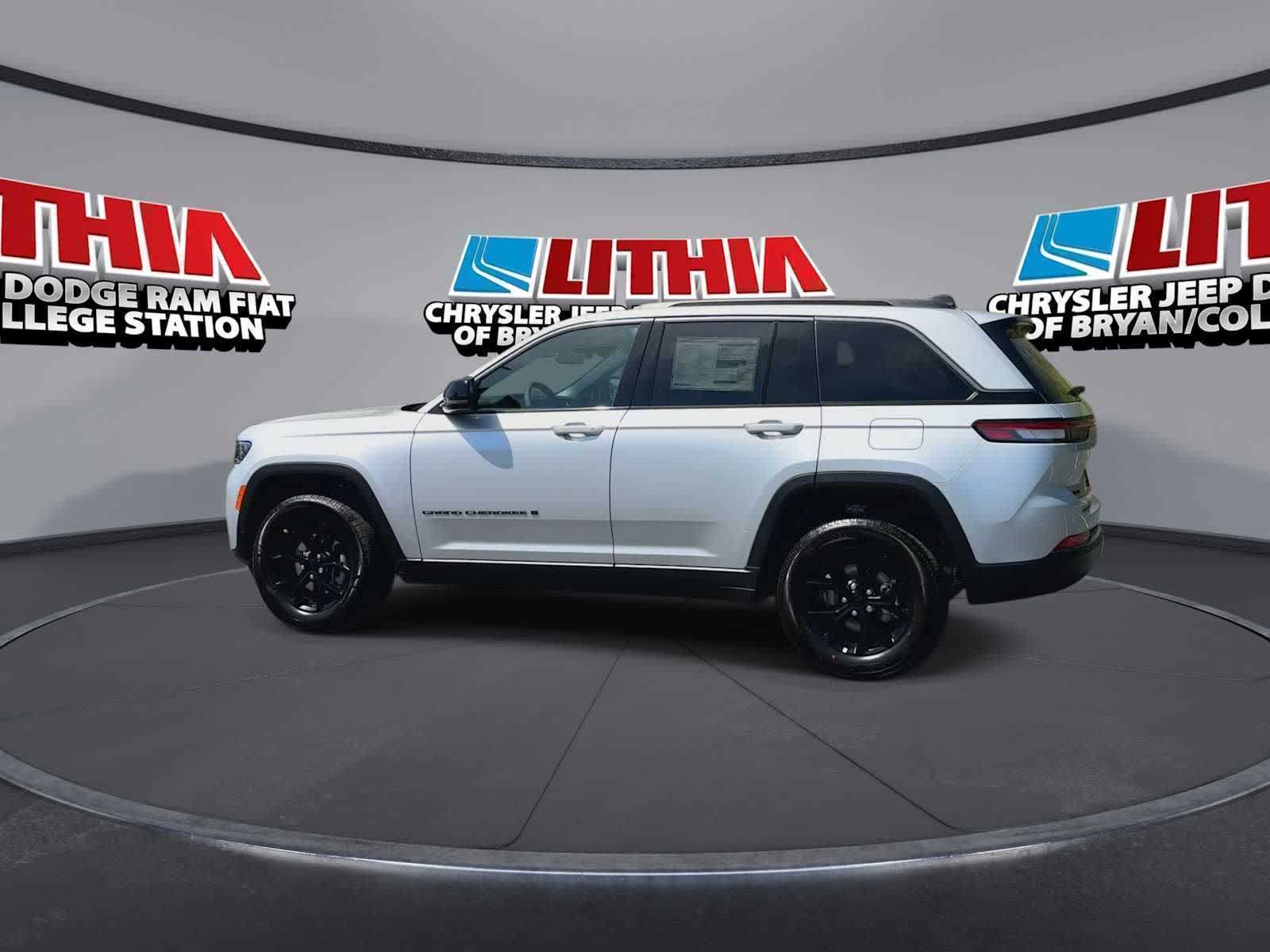 View vehicle photo 5