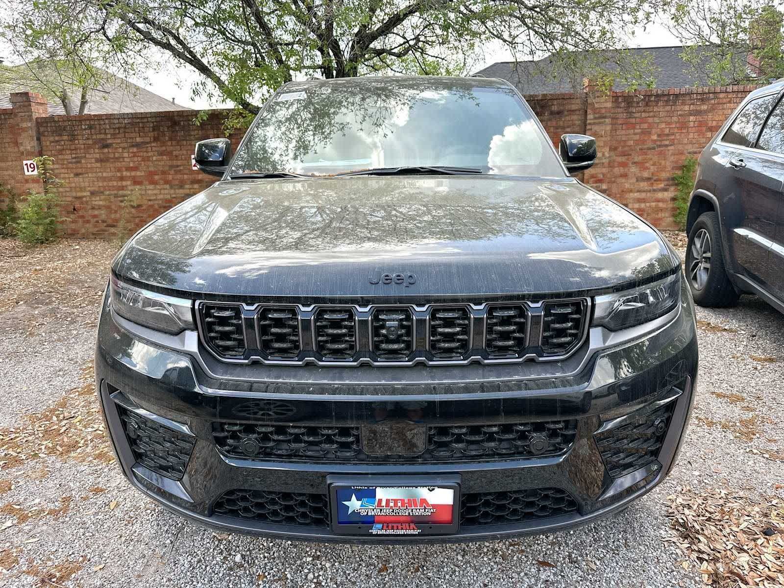 View vehicle photo 2