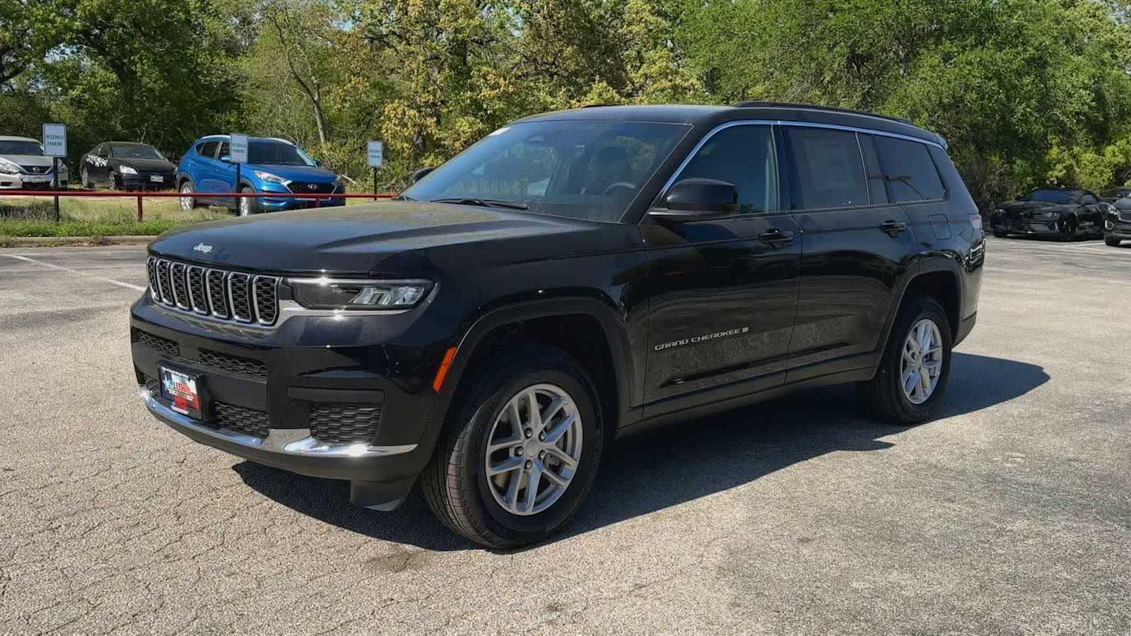 View vehicle photo 4