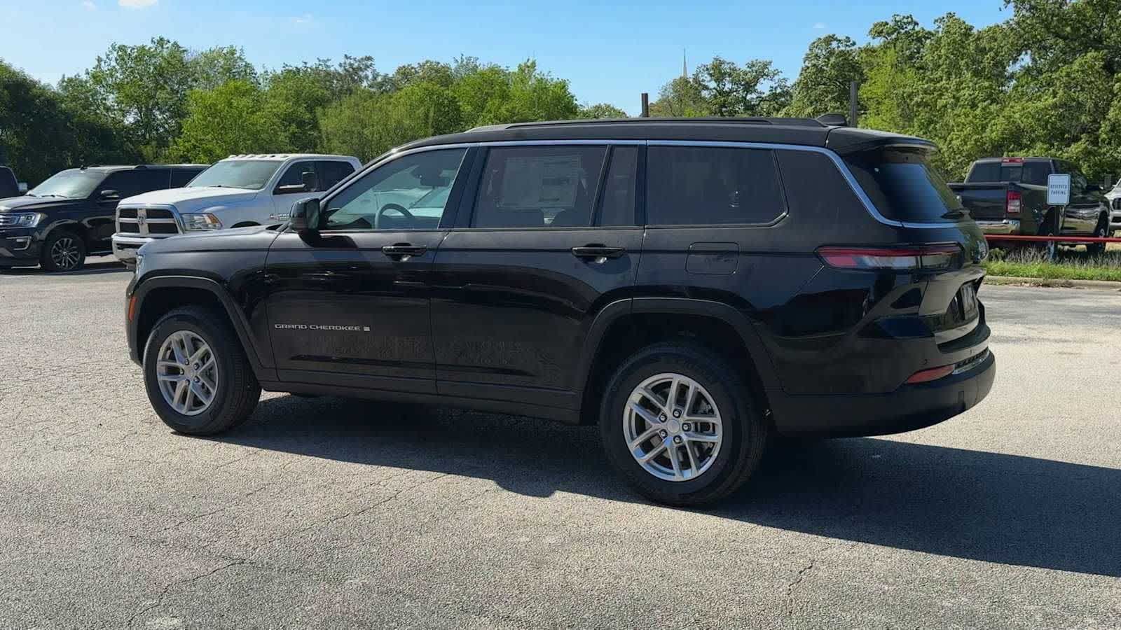 View vehicle photo 6