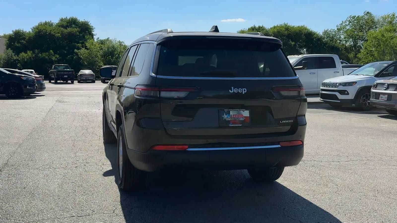 View vehicle photo 7