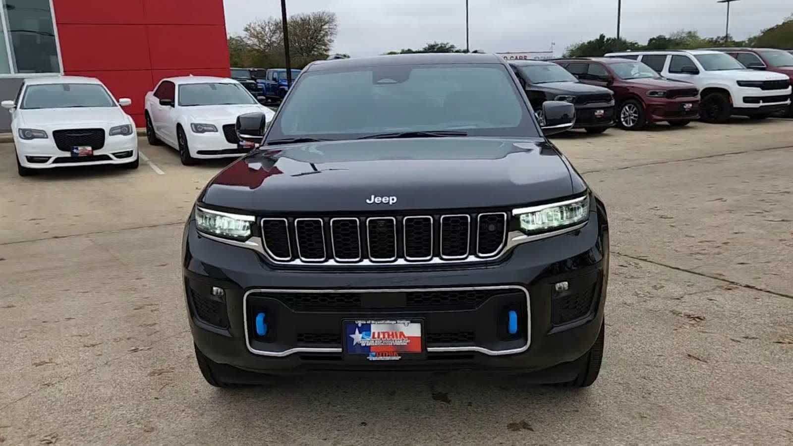 View vehicle photo 3