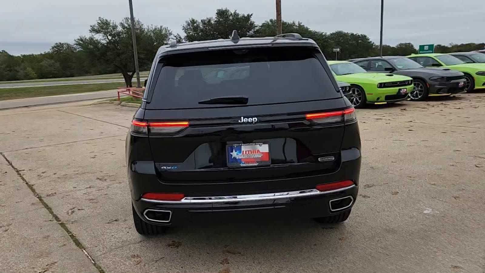 View vehicle photo 7