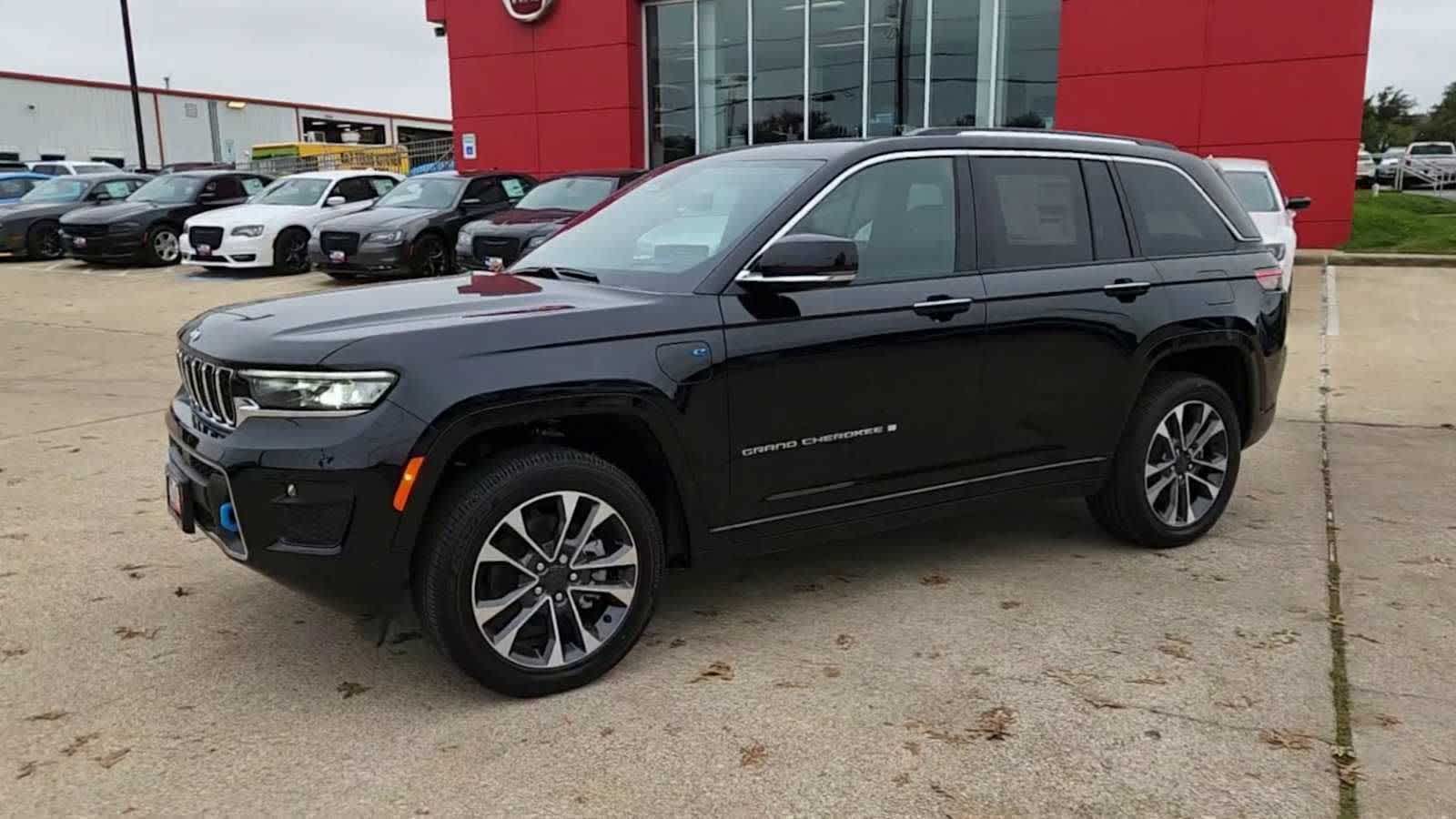 View vehicle photo 4