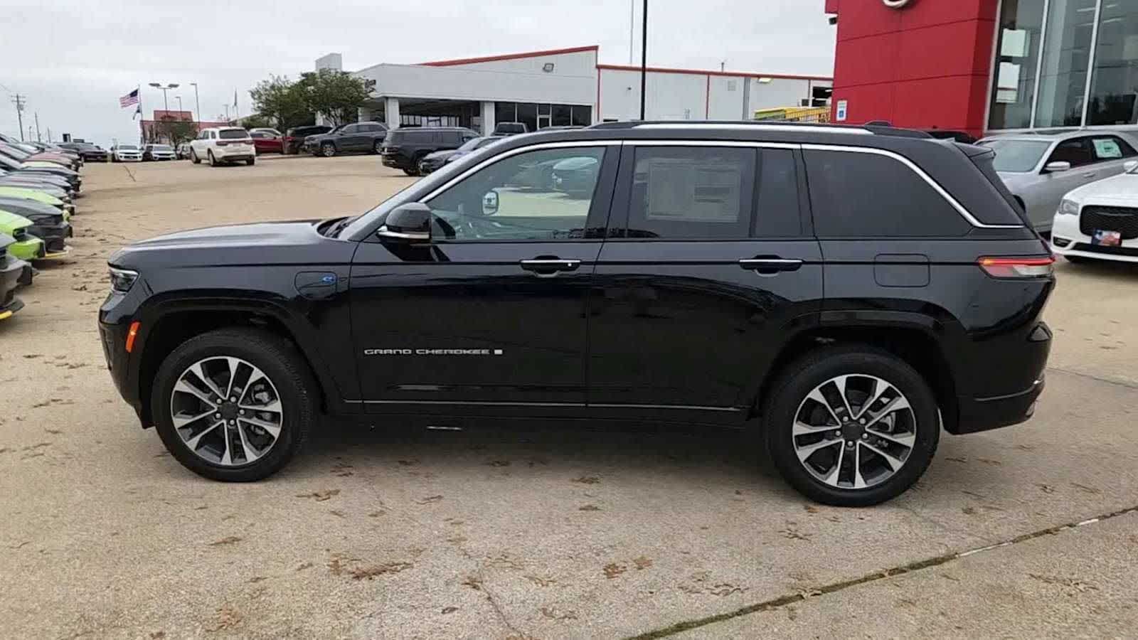 View vehicle photo 5