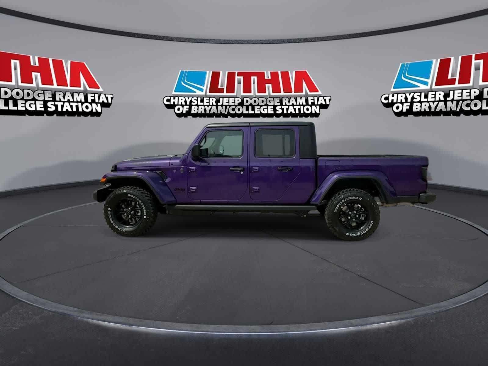 View vehicle photo 5