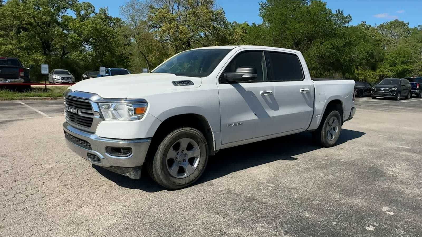 View vehicle photo 4