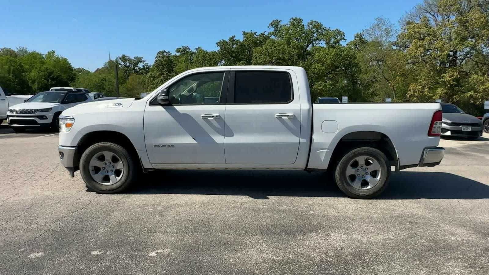 View vehicle photo 5