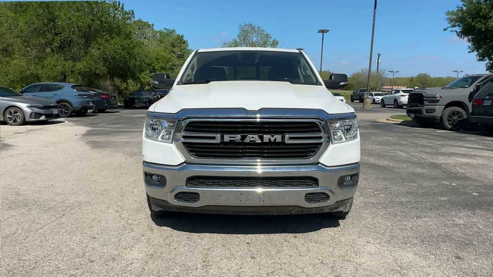 View vehicle photo 3