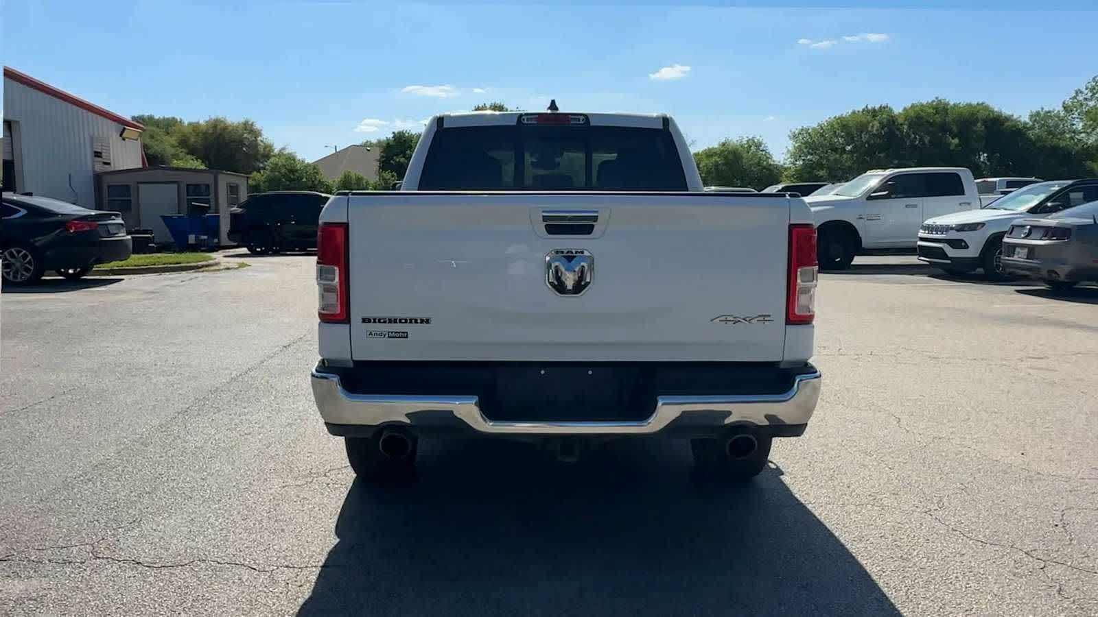 View vehicle photo 7