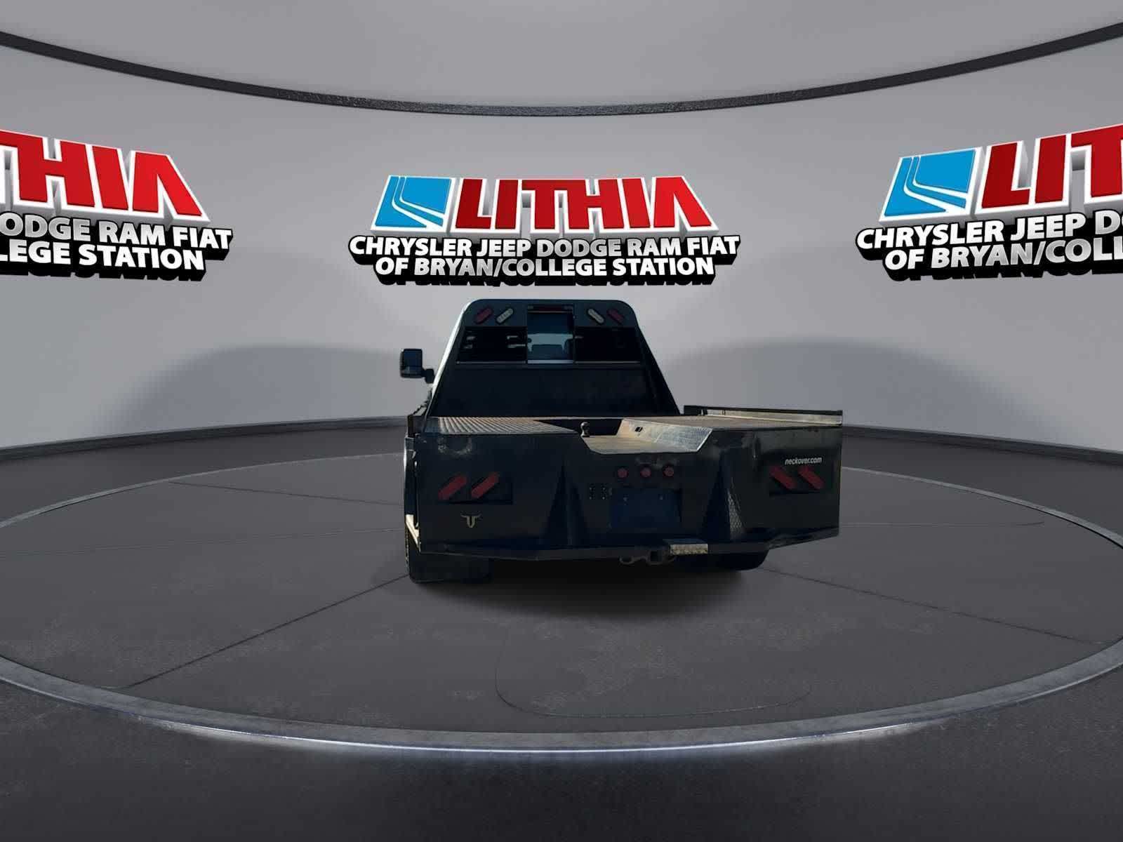 View vehicle photo 7