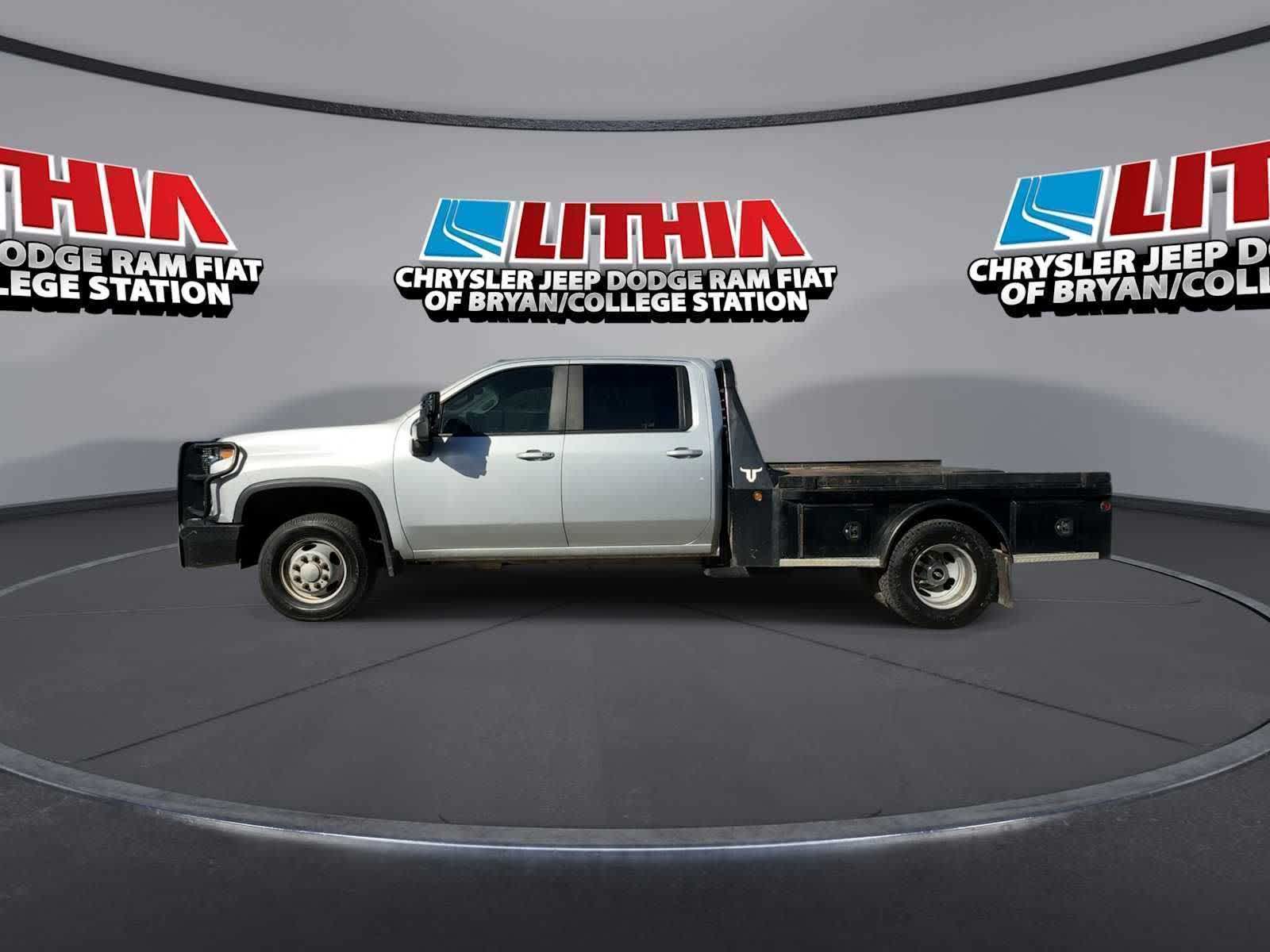 View vehicle photo 5