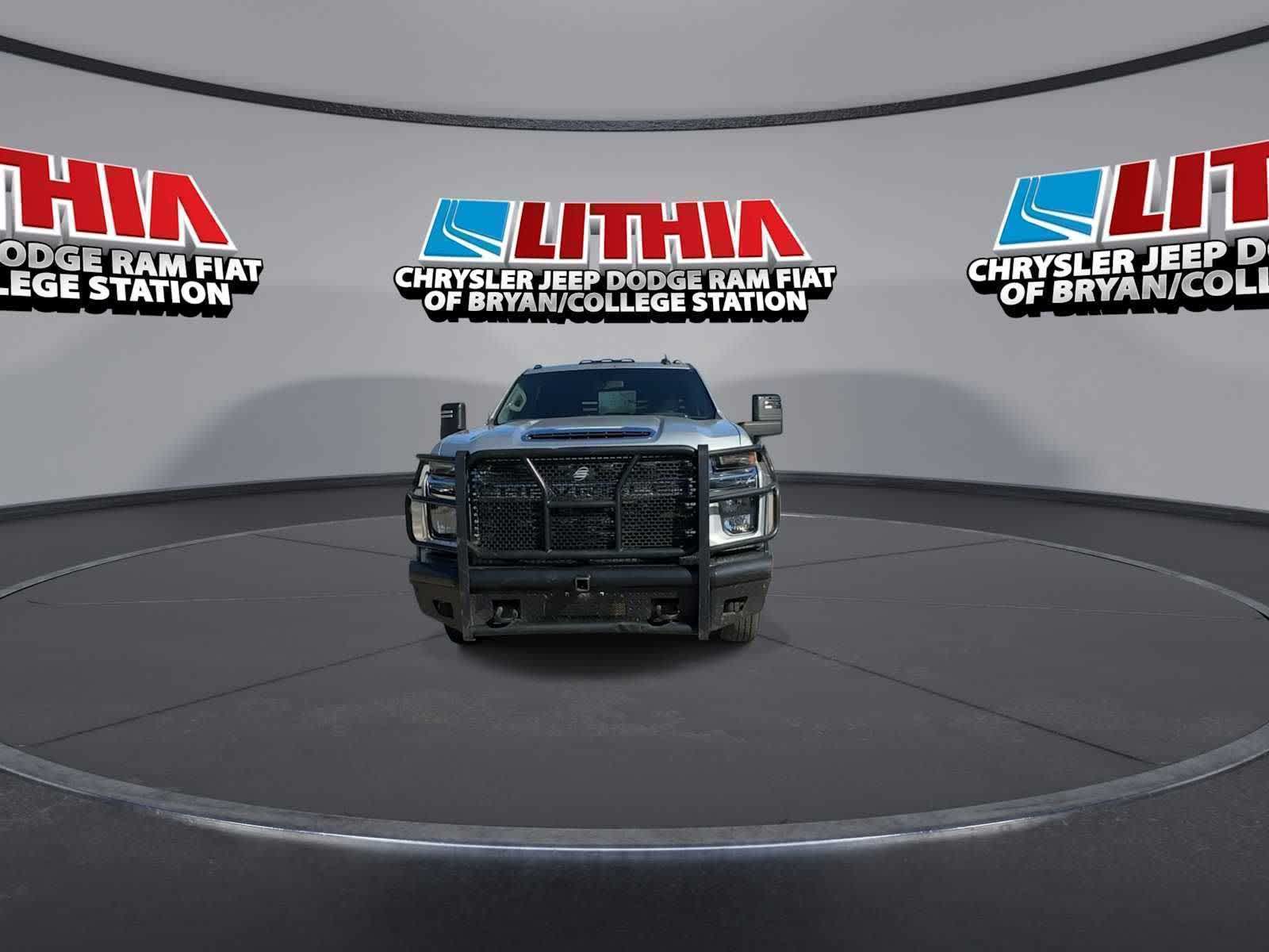 View vehicle photo 3