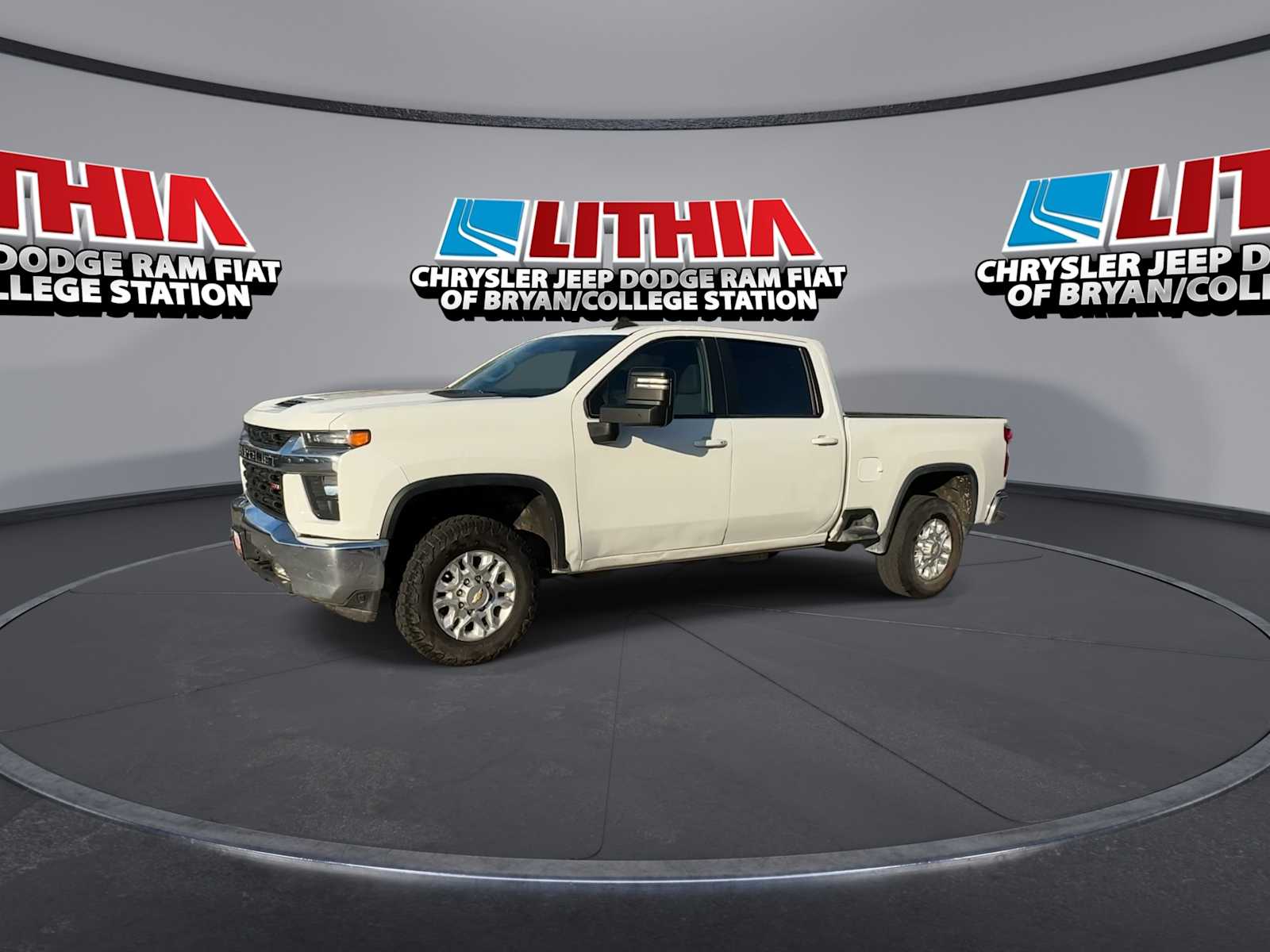 View vehicle photo 4