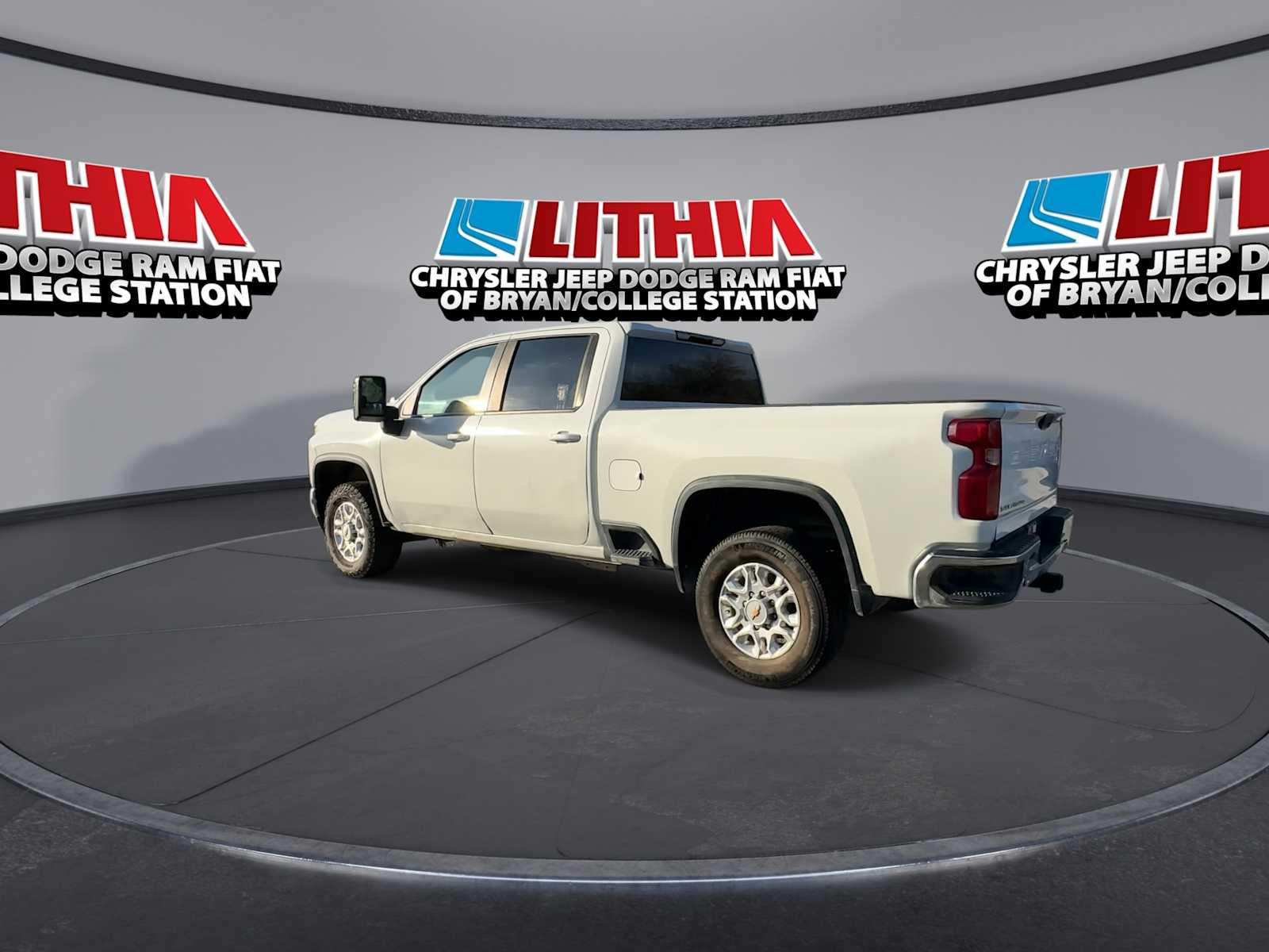 View vehicle photo 6