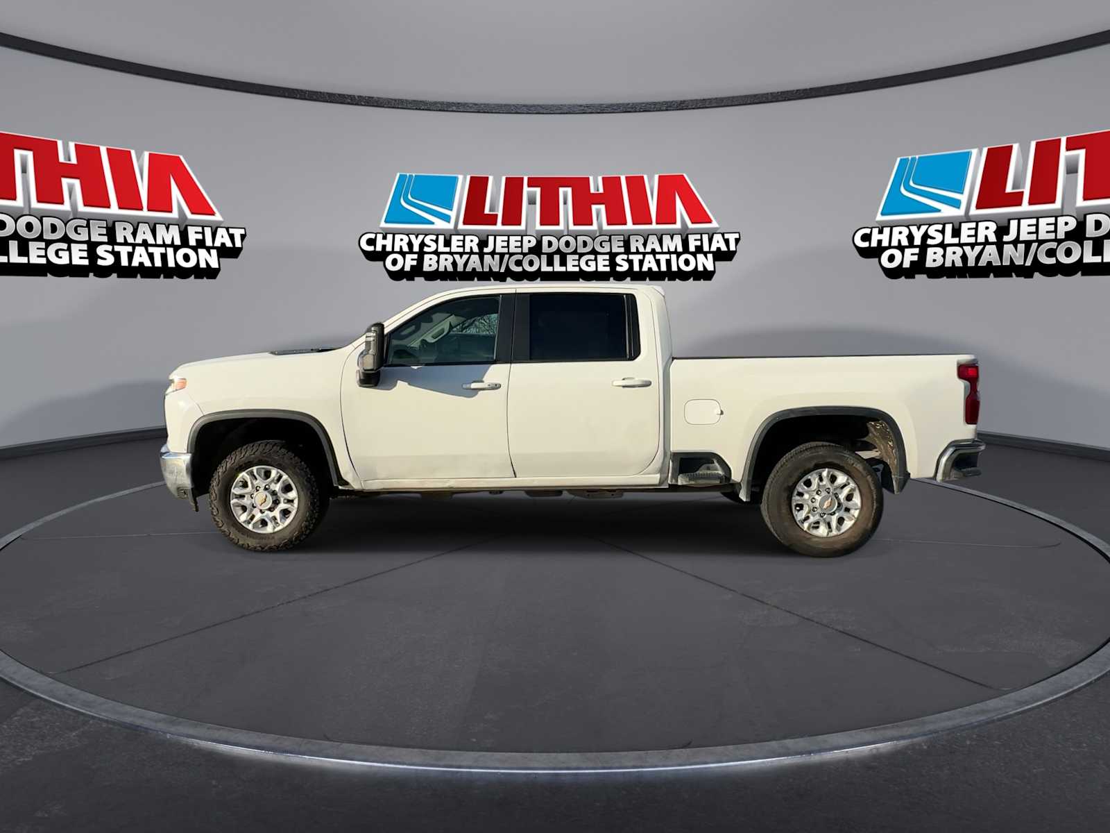 View vehicle photo 5