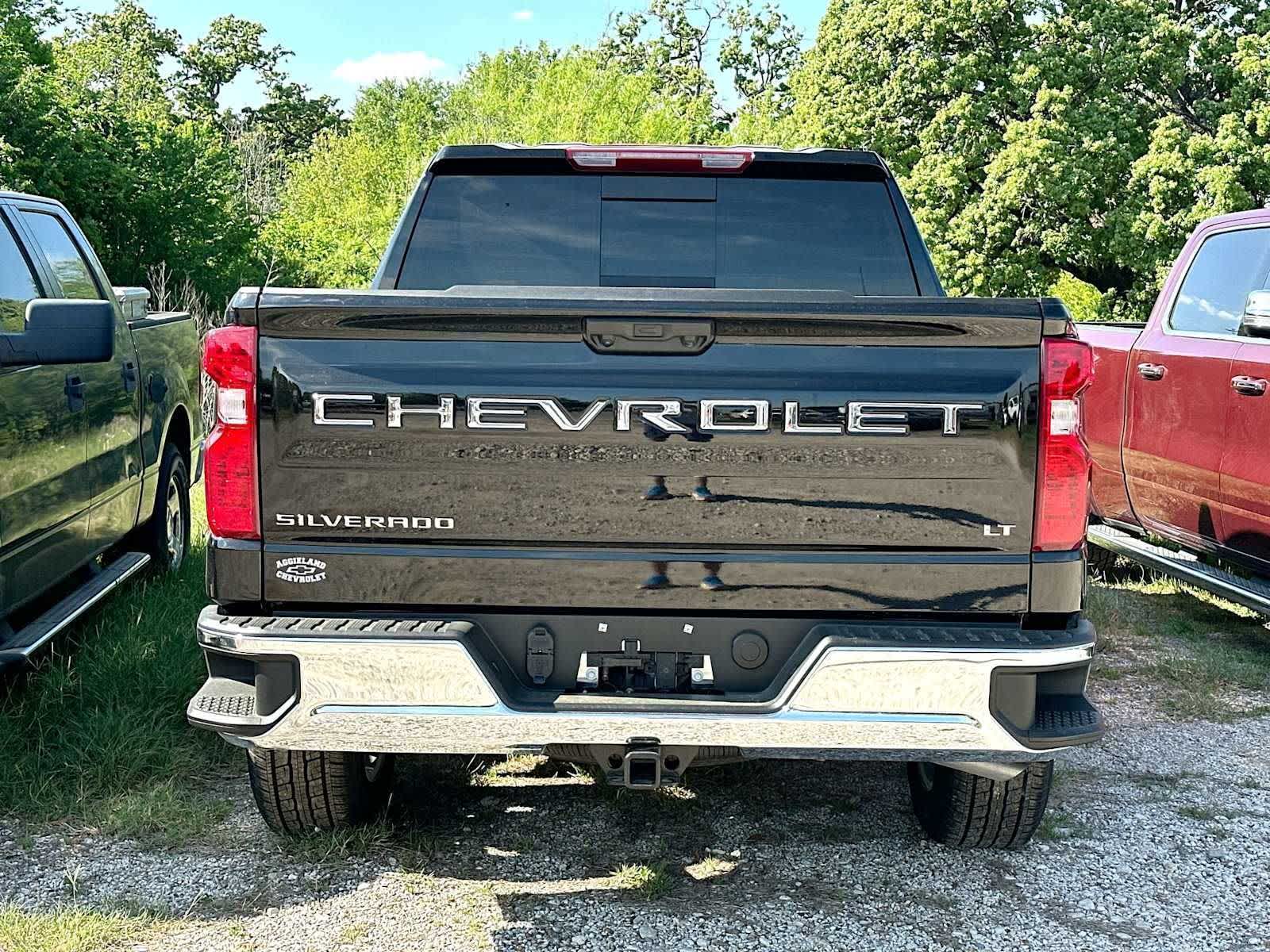 View vehicle photo 5