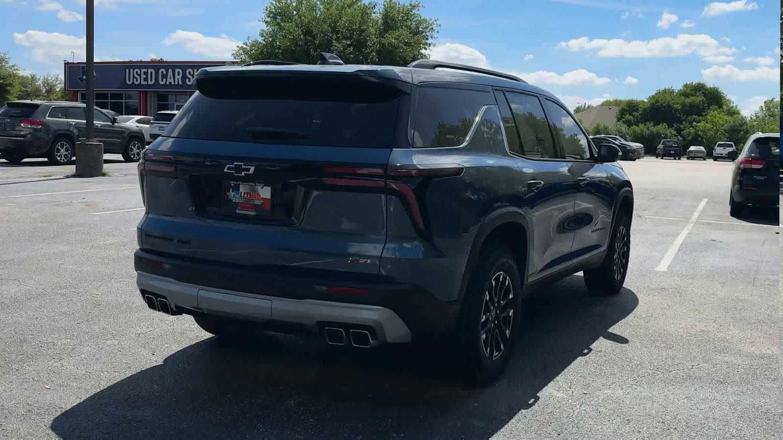 View vehicle photo 7