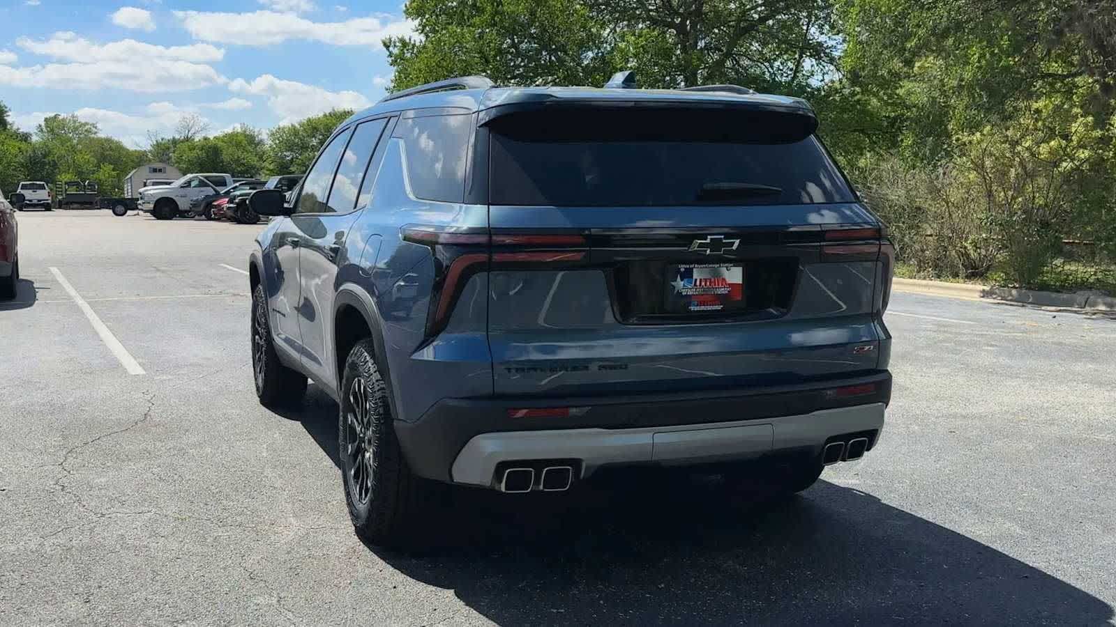 View vehicle photo 6