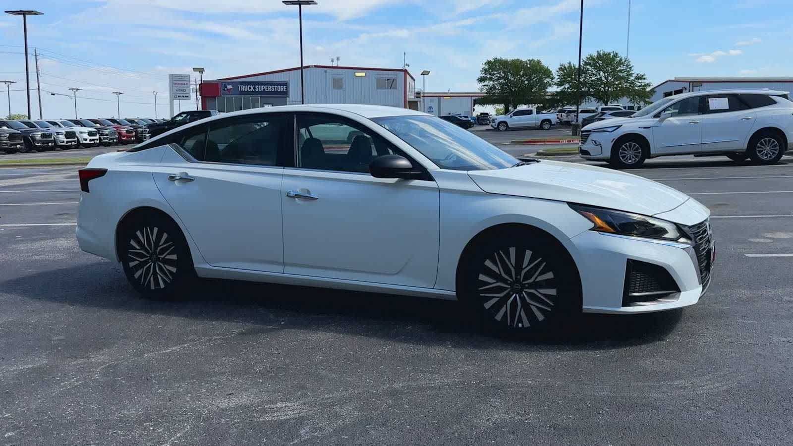 View vehicle photo 2