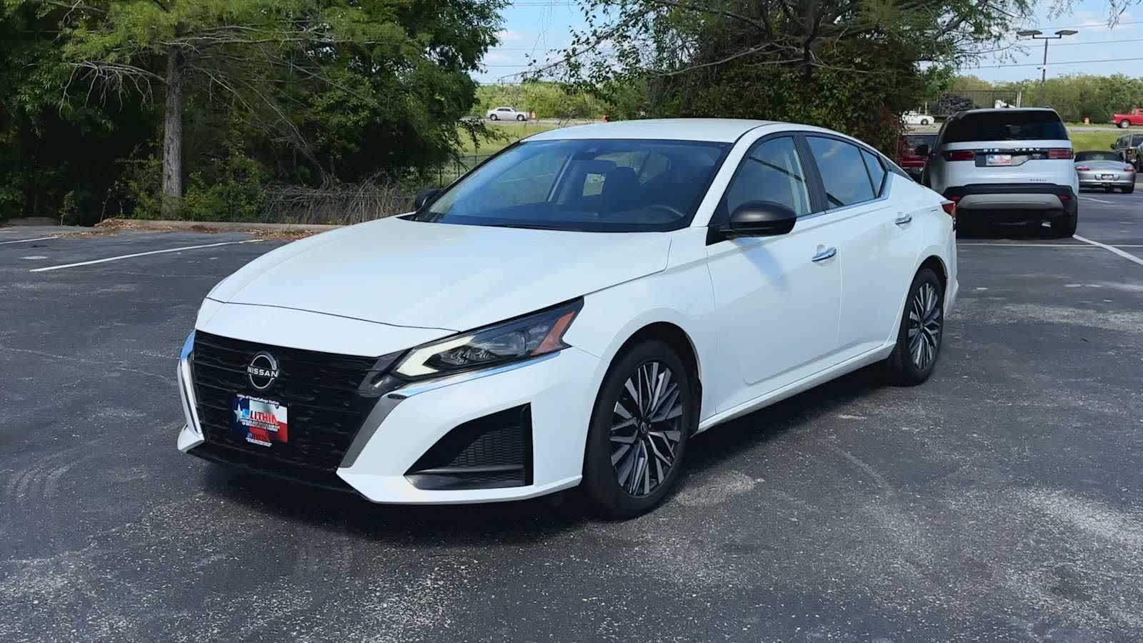 View vehicle photo 4