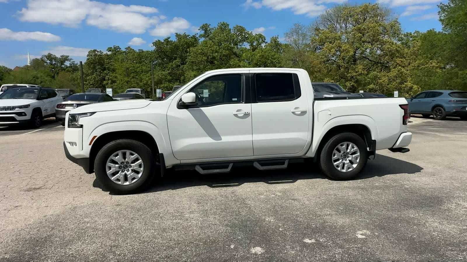 View vehicle photo 4