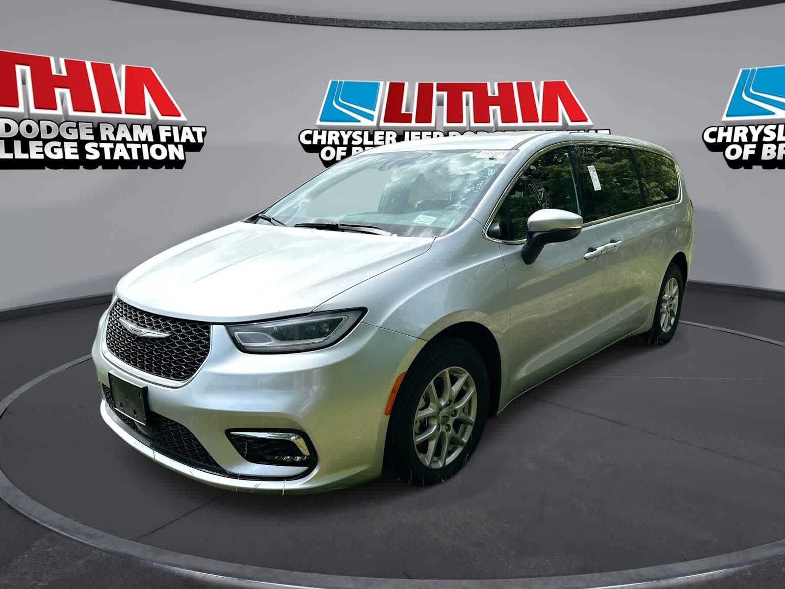 Silver Mist Clearcoat 2023 Chrysler Pacifica Touring FWD Minivan Front-Wheel Drive 9-Speed Automatic
