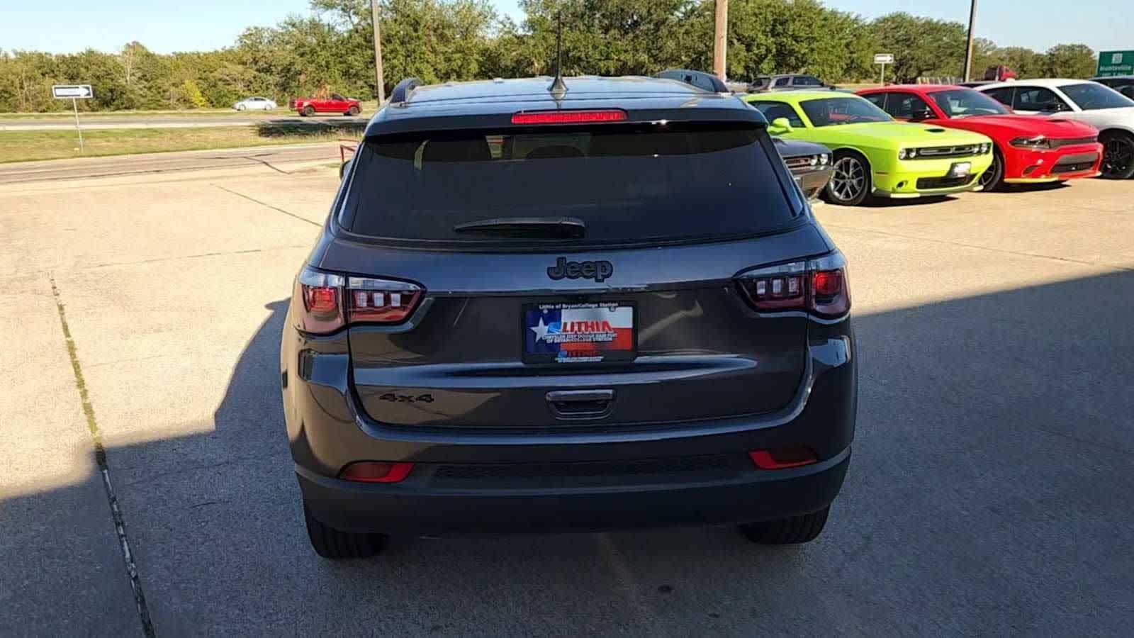 View vehicle photo 7