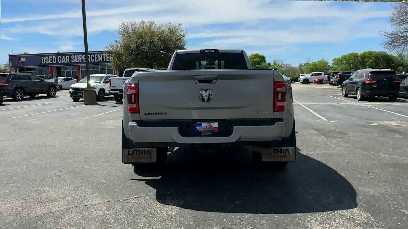 View vehicle photo 7