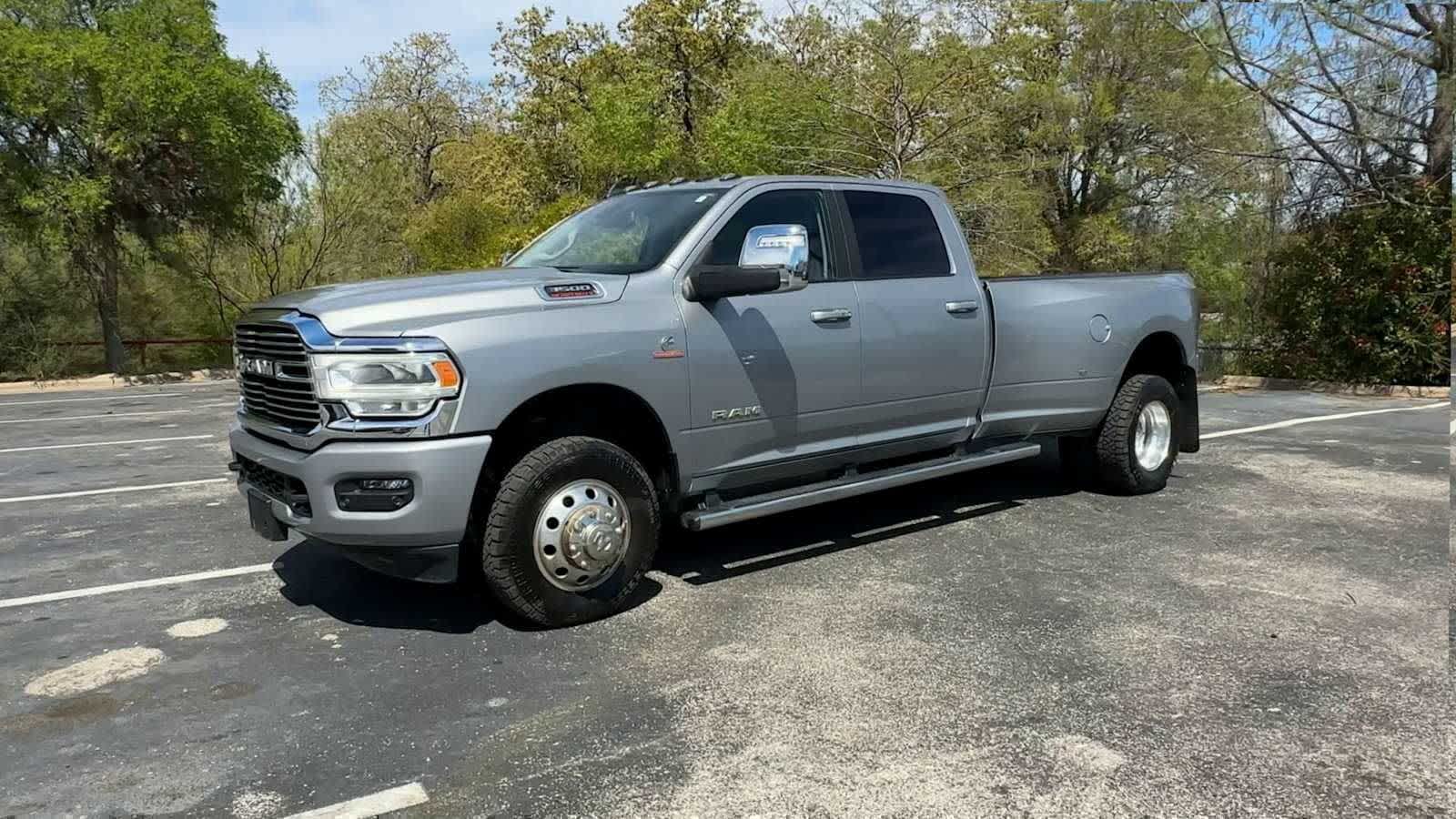 View vehicle photo 4