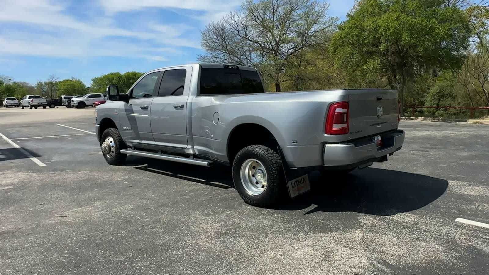 View vehicle photo 6