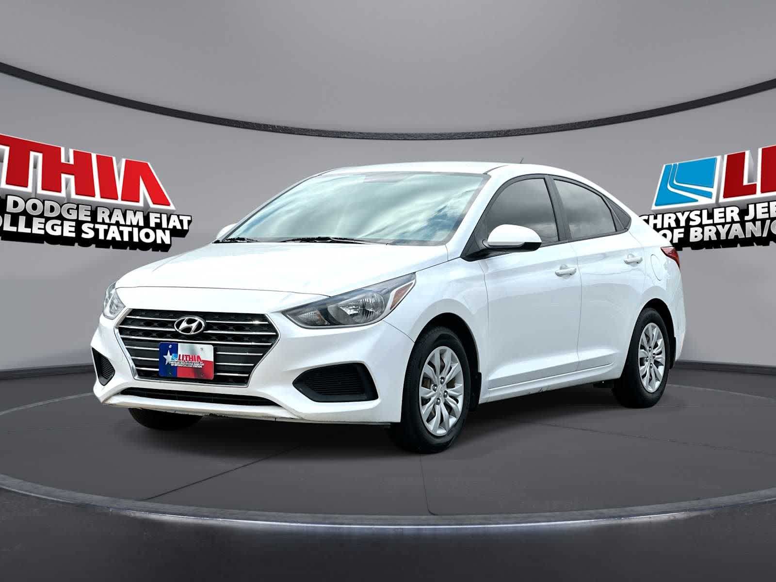 Frost White Pearl 2022 Hyundai Accent SE FWD Sedan Front-Wheel Drive Continuously Variable Transmission