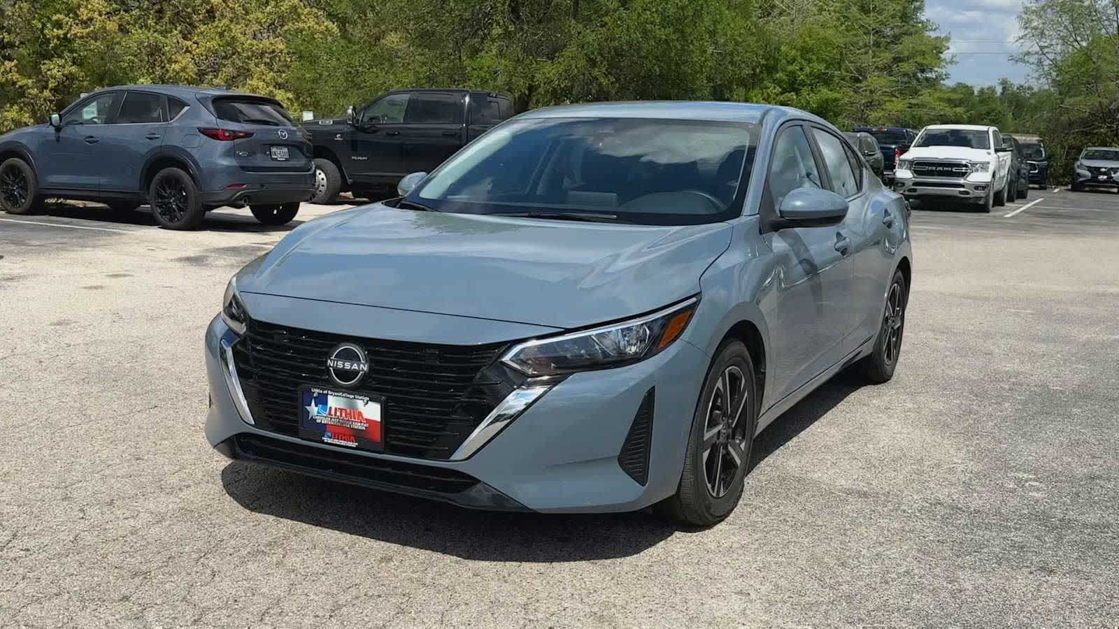 View vehicle photo 3