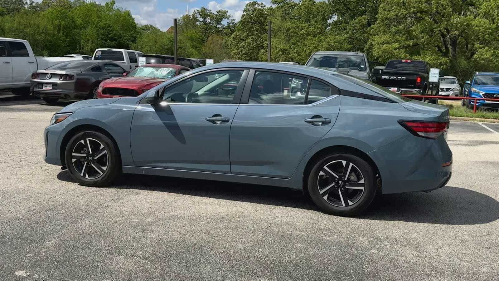 View vehicle photo 5