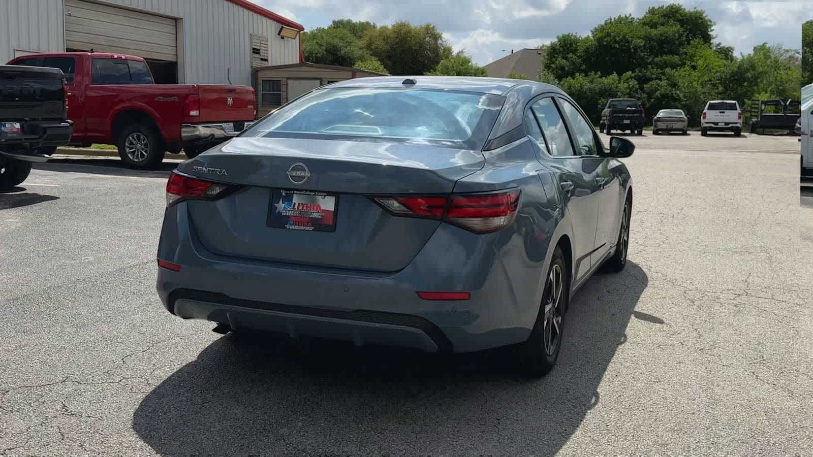 View vehicle photo 7