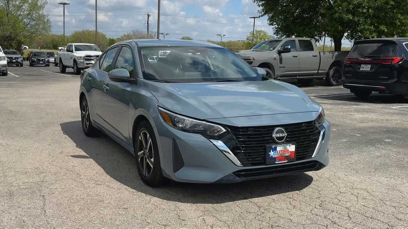 View vehicle photo 2