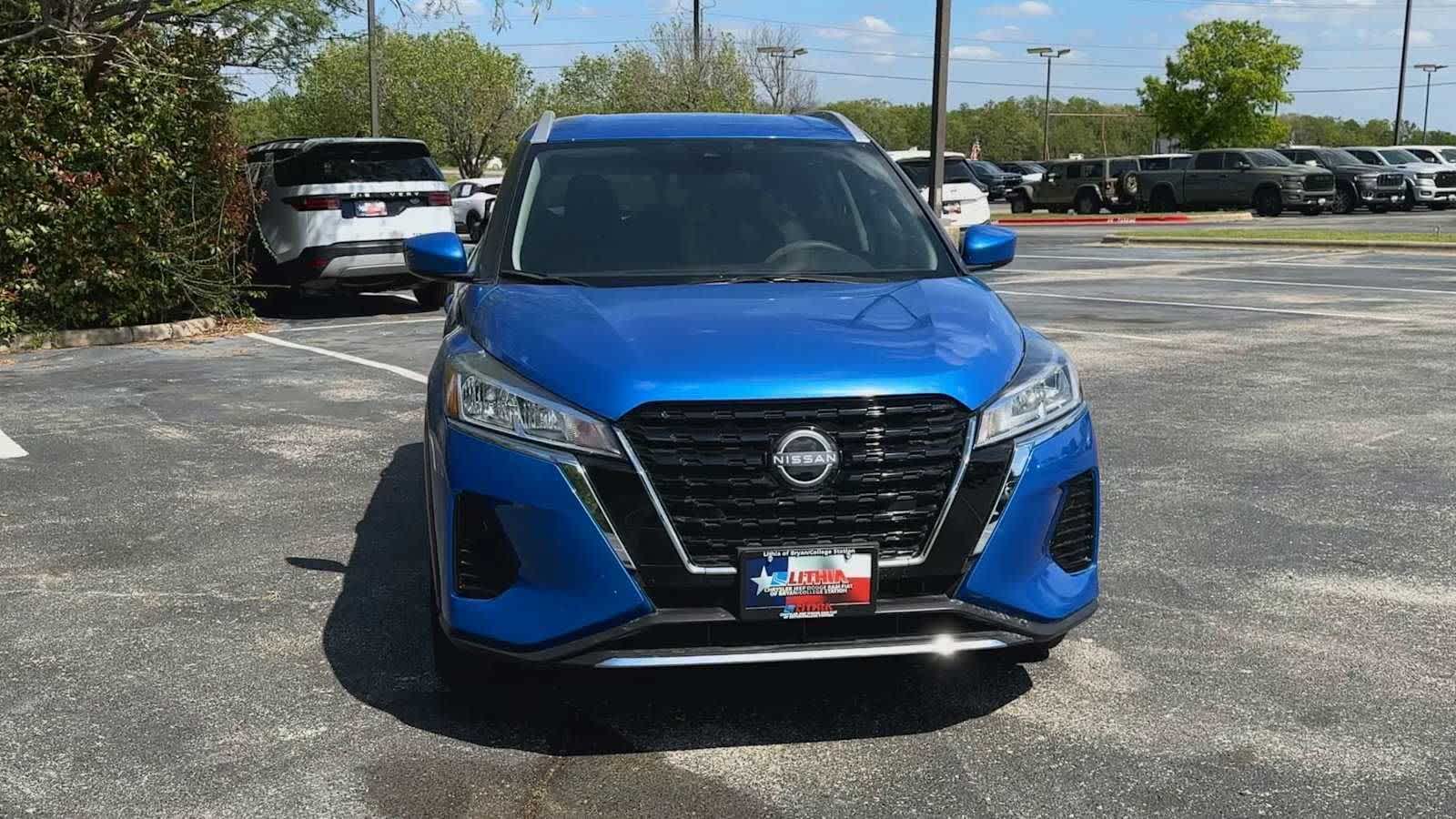 View vehicle photo 3