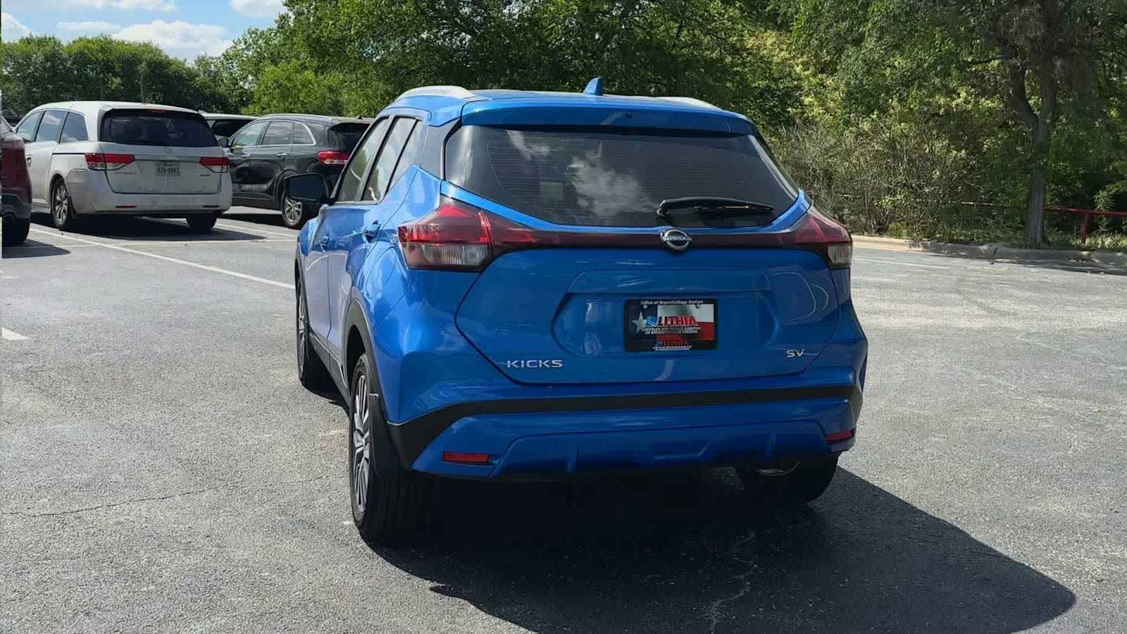 View vehicle photo 7