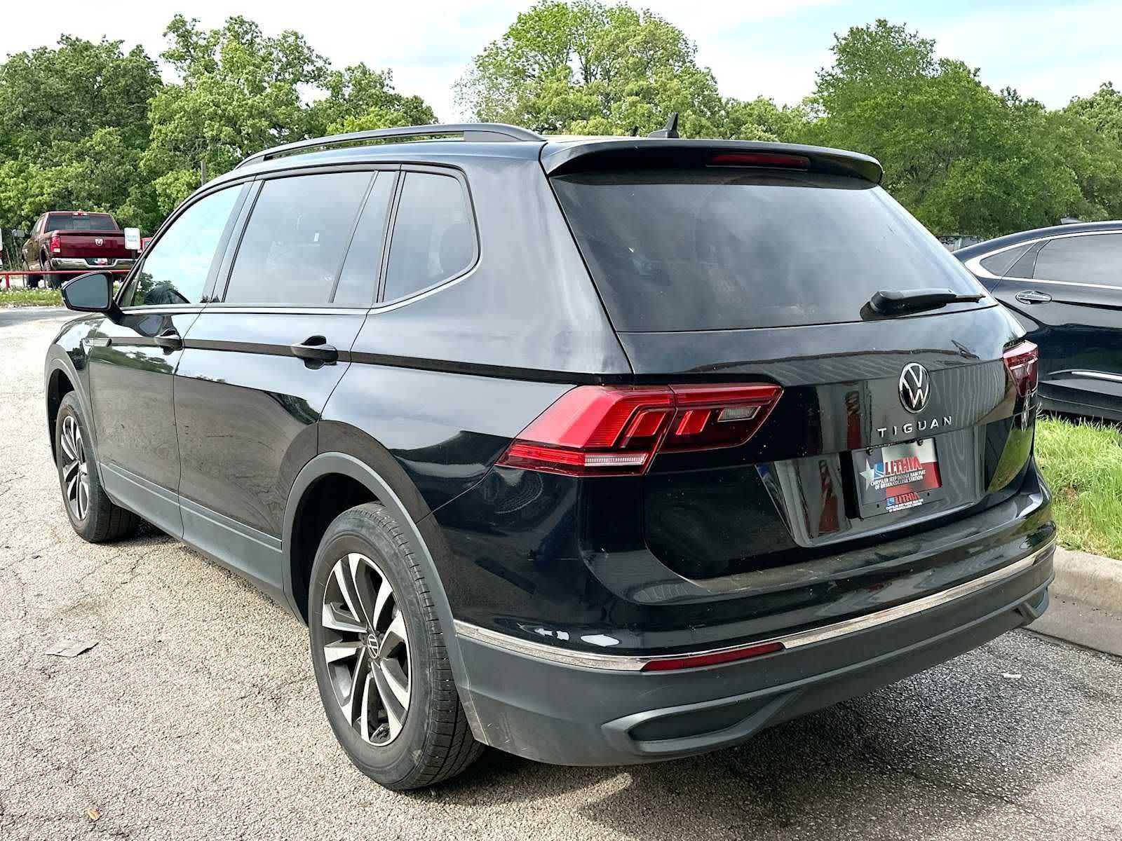 View vehicle photo 4