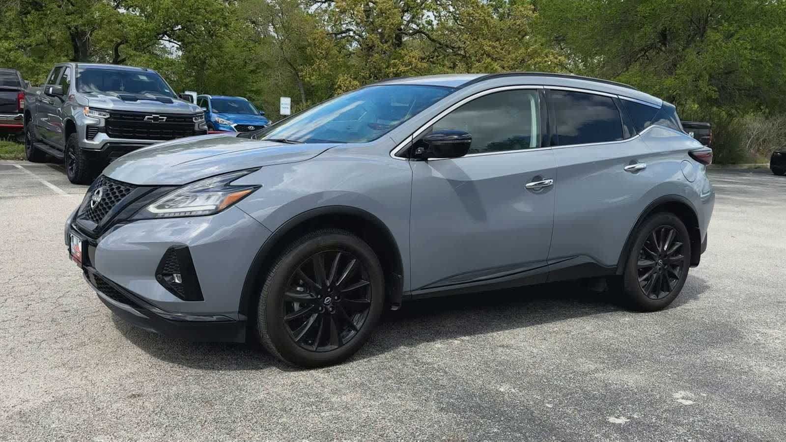 View vehicle photo 4